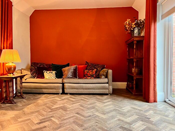 3 Bedroom Retirement Property For Sale In Urnstone Road, Millbrook Village, Exeter, Devon, EX2