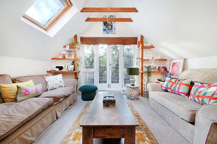 1 Bedroom Flat To Rent In Longfield Drive, East Sheen, SW14