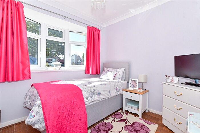2 Bedroom Chalet For Sale In Flaxman Drive, Maidstone, Kent, ME16
