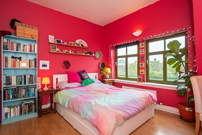 2 Bedroom Flat For Sale In (Flat ), Johns Place, Leith, Edinburgh, EH6
