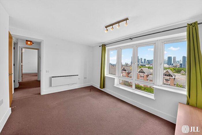 2 Bedroom Flat For Sale In St. Davids Square London, E14