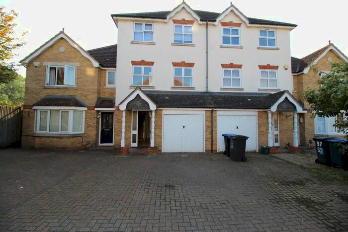 4 Bedroom Terraced House To Rent In Nightingale Shott, Egham, TW20