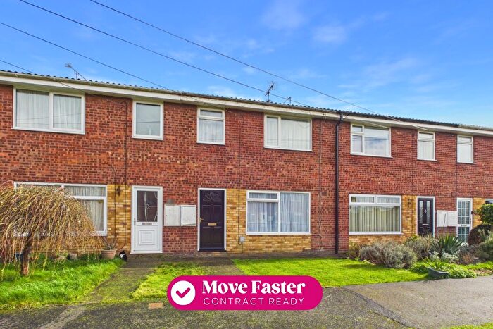 3 Bedroom Terraced House For Sale In Grove Park, Beverley, HU17