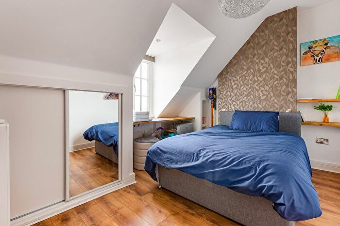 2 Bedroom Flat To Rent In Sheen Road, Richmond, TW9