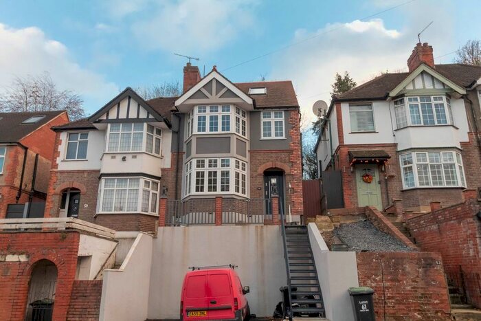 3 Bedroom Flat To Rent In Farley Hill, Luton, LU1