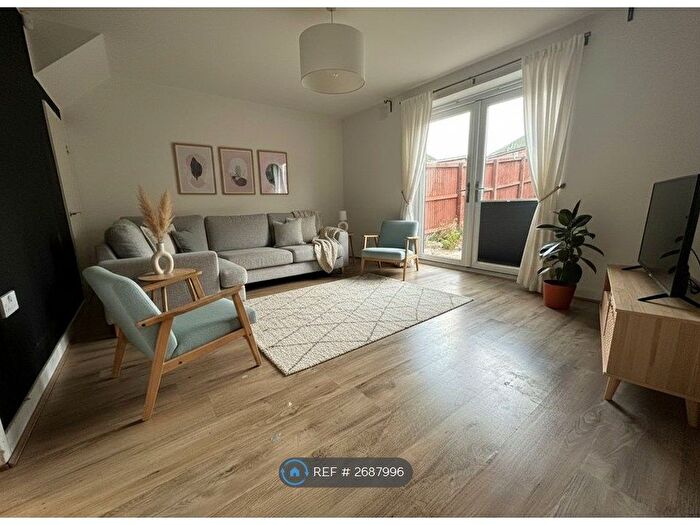 3 Bedroom Semi-Detached House To Rent In Kirkstall Ave, Barnsley, S71