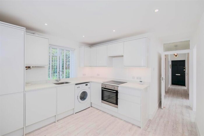 3 Bedroom Flat To Rent In The Roses, High Road, Woodford Green, IG8