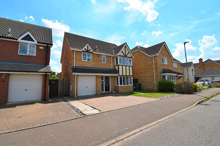 4 Bedroom Detached House For Sale In Cambridge Drive, St Ives, PE27