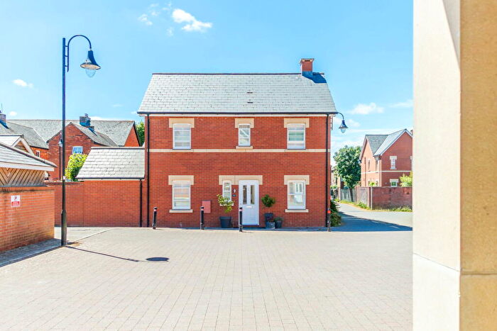 3 Bedroom Semi-Detached House For Sale In The Marlestones, Swindon, SN1