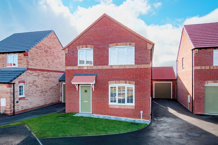 4 Bedroom Detached House To Rent In Petersmiths Park, Ollerton, NG22