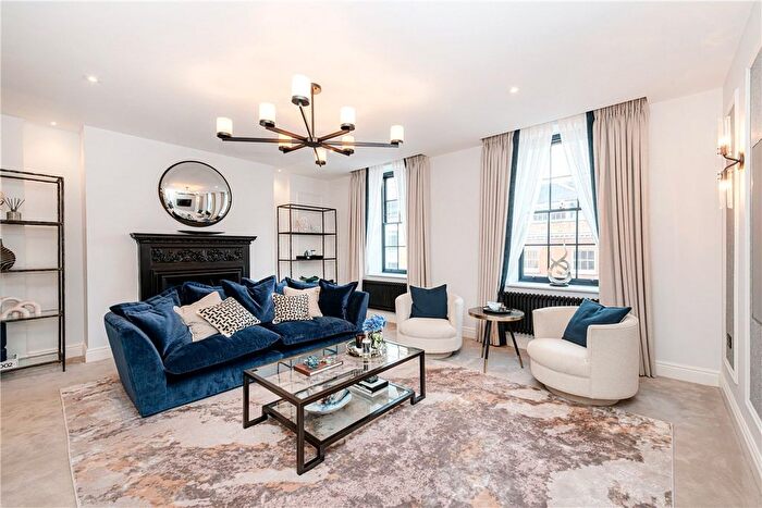 3 Bedroom Flat To Rent In Curzon Street, Mayfair, London, W1J