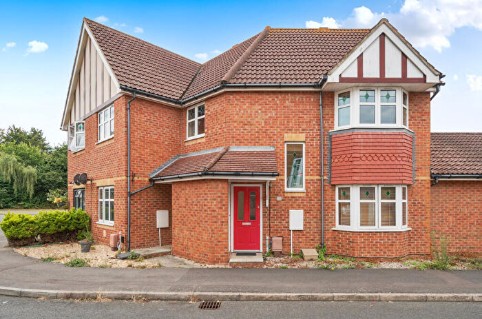 2 Bedroom Maisonette For Sale In Westland Drive, Lee-on-the-Solent, Hampshire, PO13