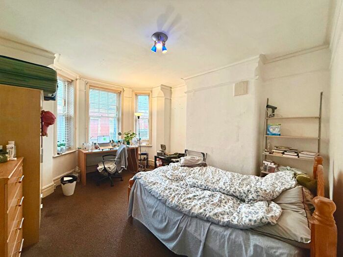 3 Bedroom Flat To Rent In Aberdeen Mansions, Kenton Street, London, WC1N