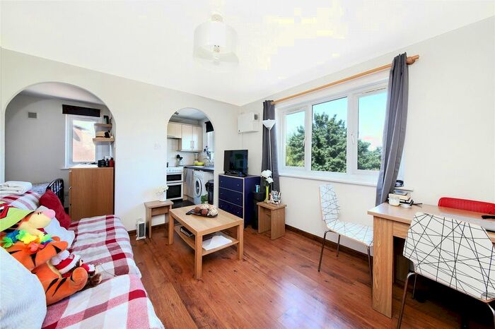 Studio To Rent In Glenville Grove, London, SE8