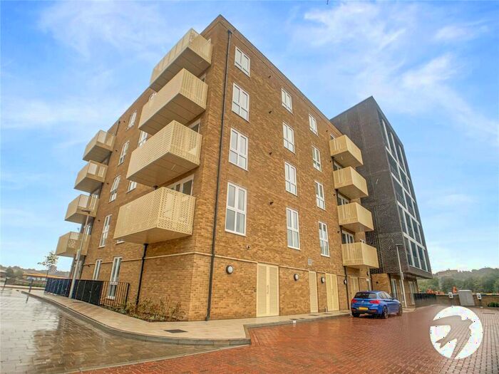 2 Bedroom Flat To Rent In Corys Road, Rochester, ME1