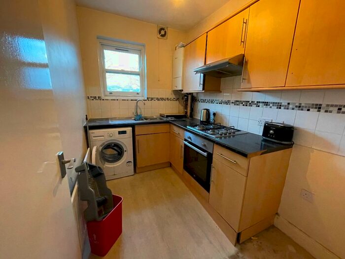 2 Bedroom Flat To Rent In Charlton Road, London, SE3