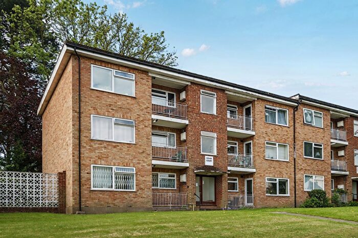 2 Bedroom Flat For Sale In Athenaeum Road, Whetstone, N20