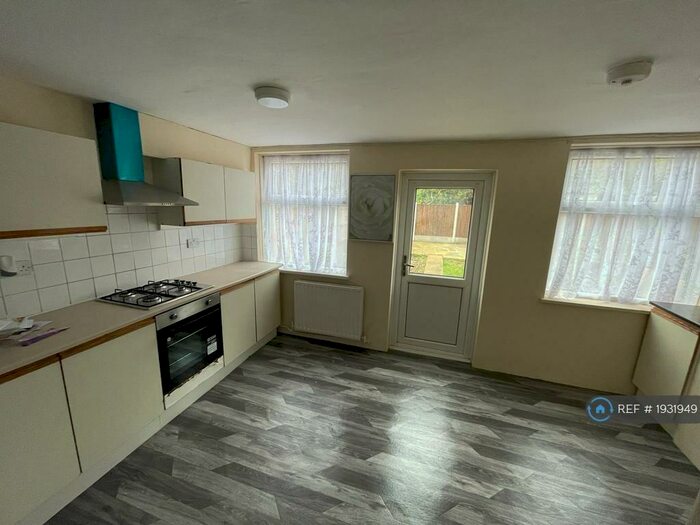 4 Bedroom Terraced House To Rent In Lonsdale Avenue, London, E6