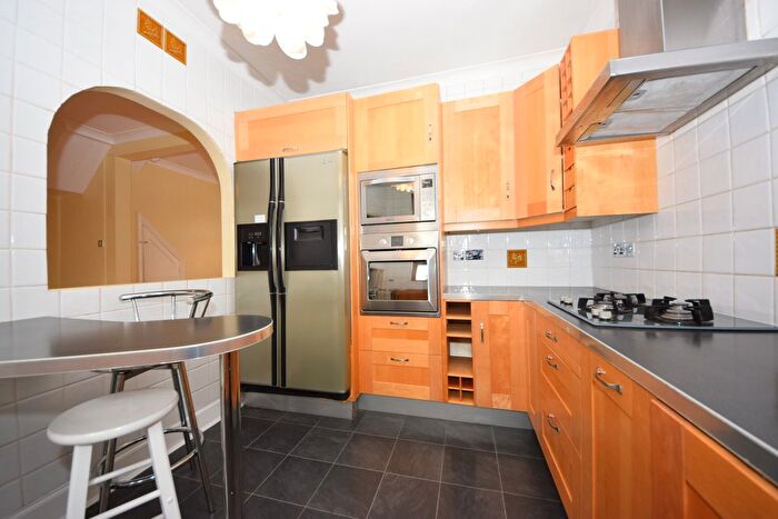 3 Bedroom Semi-Detached House To Rent In Highfield Road, Woodford Green, IG8
