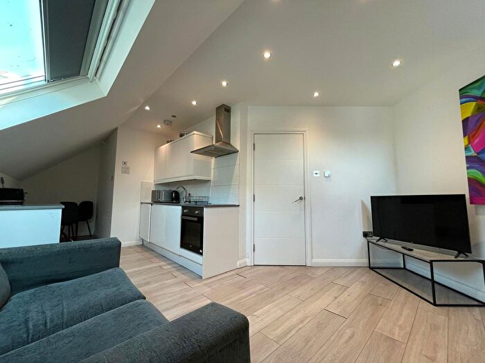 1 Bedroom Flat To Rent In Bath Road, TW5