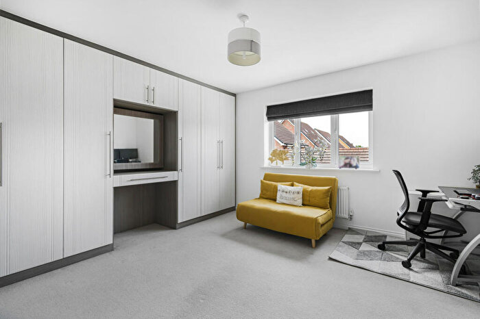 3 Bedroom Semi-Detached House For Sale In Miles East, Didcot, OX11