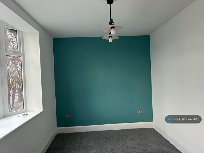 2 Bedroom Flat To Rent In Davyhulme Circle, Urmston, Manchester, M41