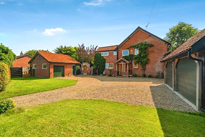 4 Bedroom Detached House For Sale In Stubbs Green Lane, Norwich, NR14