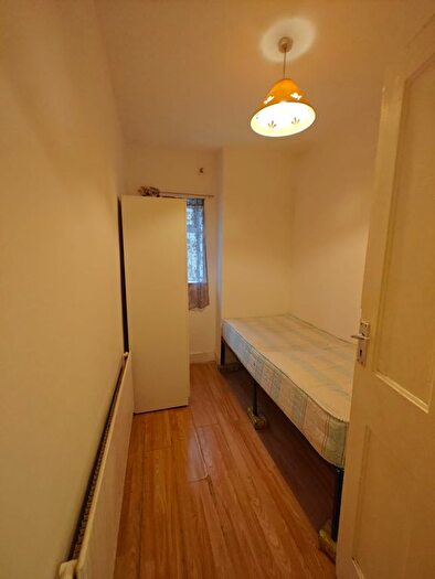 3 Bedroom End Of Terrace House To Rent In Martindale Road, Hounslow, TW4