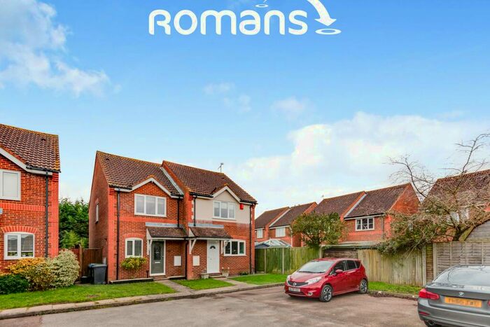 3 Bedroom End Of Terrace House To Rent In Martindale, Iver, SL0