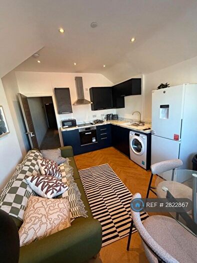 2 Bedroom Flat To Rent In North Road, Cardiff, CF14