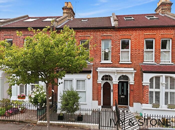 2 Bedroom Maisonette For Sale In Trevor Road, Woodford Green, IG8