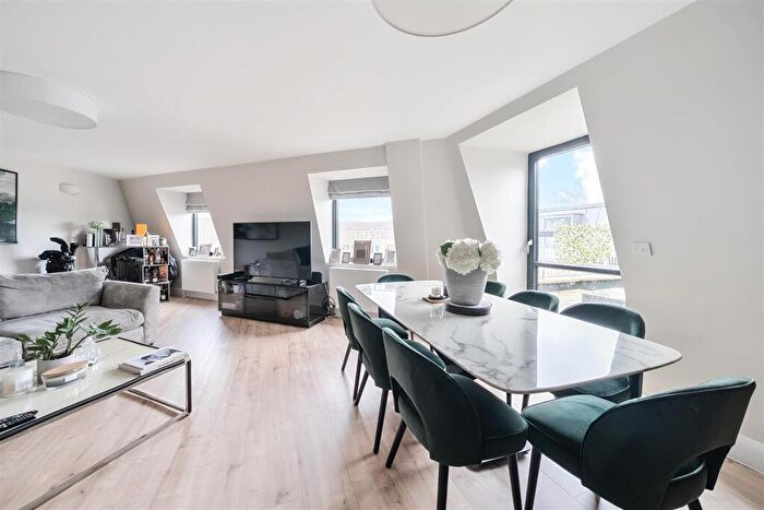 2 Bedroom Apartment For Sale In The Broadway, Stanmore, HA7