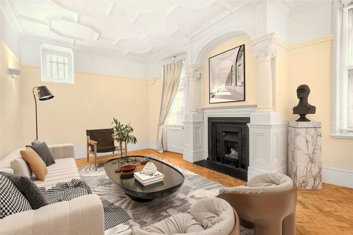 2 Bedroom Flat To Rent In Earls Court Square, Earls Court, London, SW5