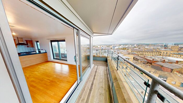 2 Bedroom Flat To Rent In Acton House, Bradford, BD1