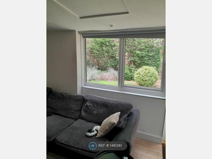 2 Bedroom Flat To Rent In Lee, London, SE12