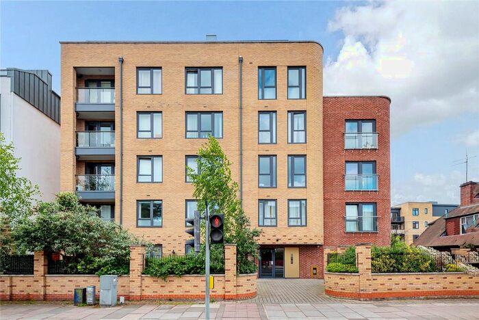 3 Bedroom Flat For Sale In London Road, Isleworth, TW7