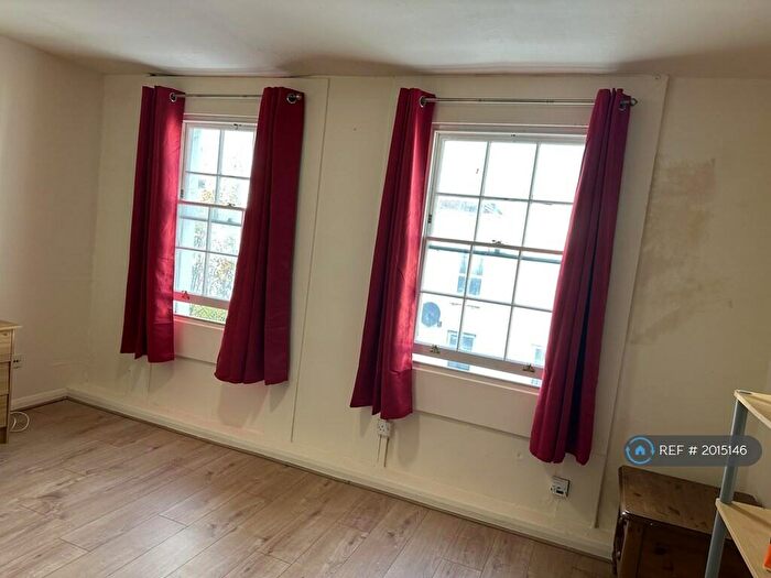 1 Bedroom Flat To Rent In Nora Court, Chatham, ME4
