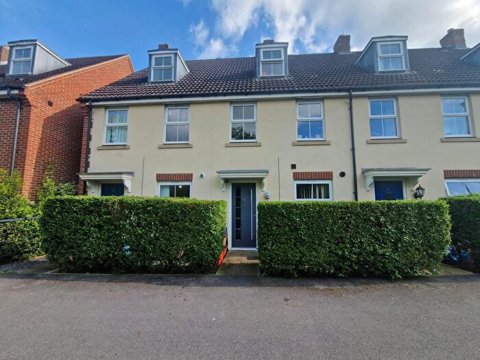 3 Bedroom Town House For Sale In Lavinia Walk, Swindon, SN25