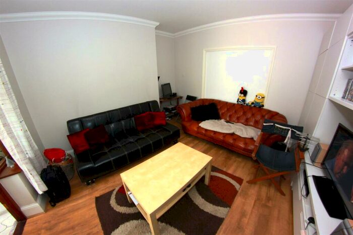 4 Bedroom House To Rent In Oakley Avenue, Barking, IG11