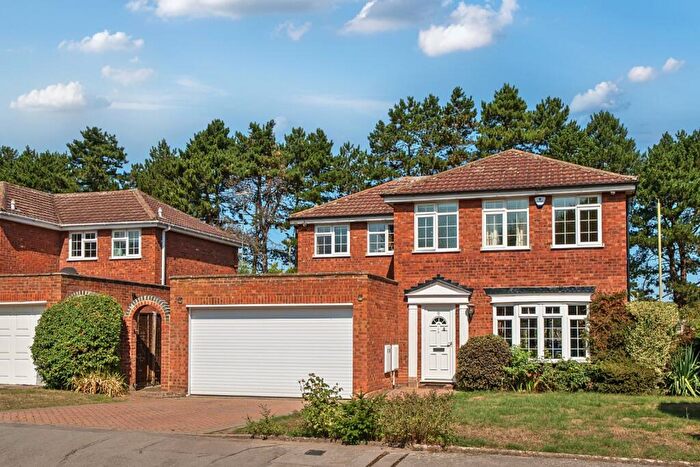 4 Bedroom Detached House For Sale In Radnor Close, Chislehurst, Kent, BR7