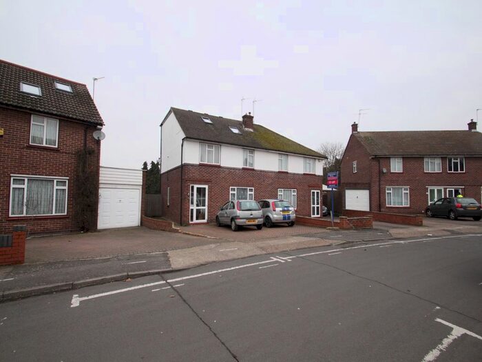 6 Bedroom Semi-Detached House To Rent In Lodge Close, Uxbridge, Middlesex UB8