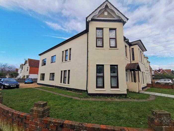 3 Bedroom Maisonette To Rent In Great Bedroom Maisonette Available Now - Gordon Road, Bournemouth, BH1