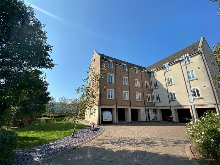 2 Bedroom Apartment To Rent In Ffordd James McGhan, Cardiff Bay, Cardiff, CF11