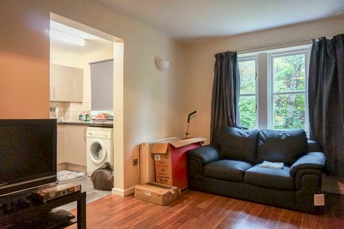 2 Bedroom Apartment To Rent In North Grange Road, Leeds, West Yorkshire, LS6
