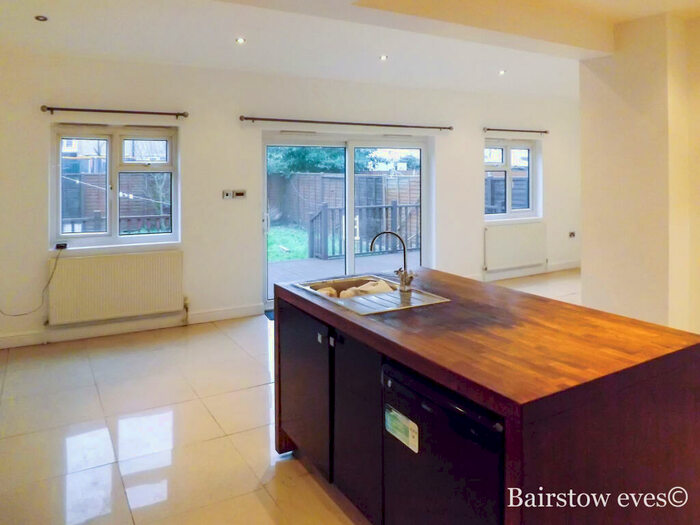 4 Bedroom House To Rent In Boundary Road, Walthamstow, E17