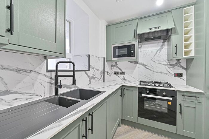 2 Bedroom Flat For Sale In Dog Kennel Hill Estate, East Dulwich, London, SE22