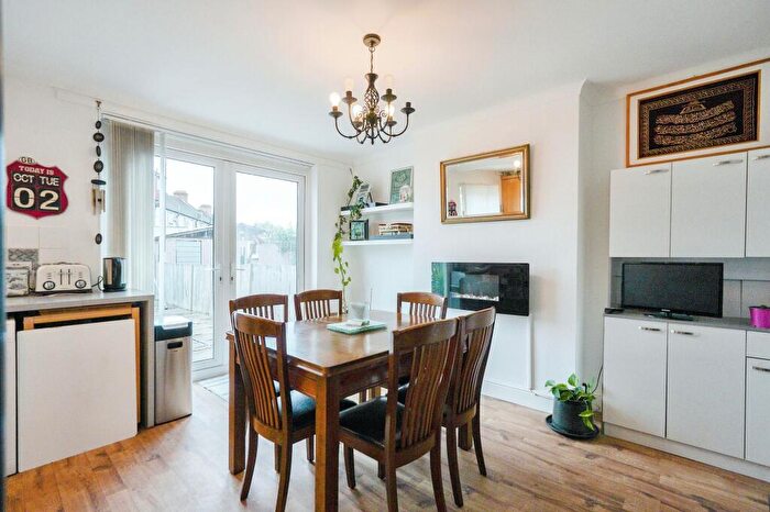 3 Bedroom Terraced House For Sale In Chestnut Grove, Mitcham, CR4