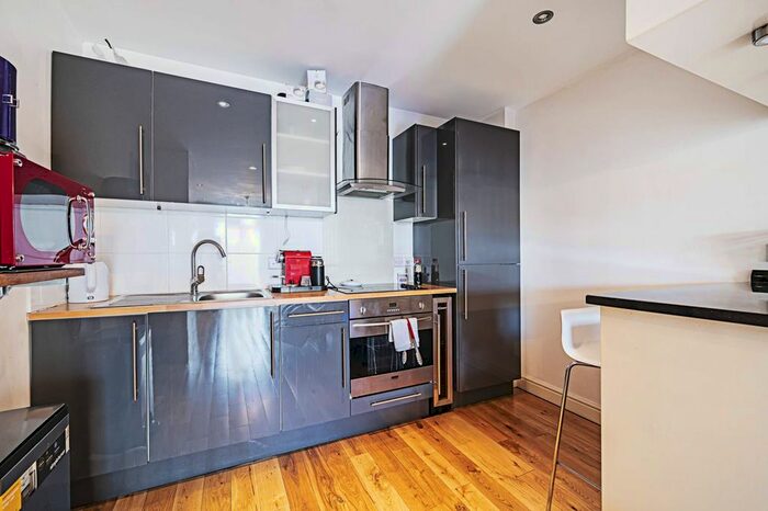 1 Bedroom Flat To Rent In Boulevard Drive, Colindale, London, NW9