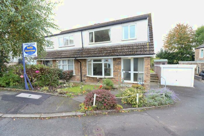 3 Bedroom Semi-Detached House For Sale In Heather Brow, Earby, BB18