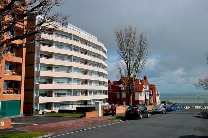 2 Bedroom Flat To Rent In Westcliff Mansion, Eastbourne, BN20